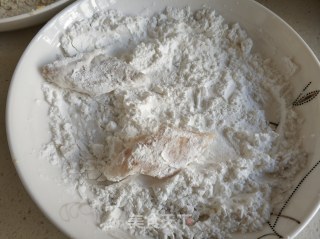 酥炸鳕鱼块的做法步骤：4