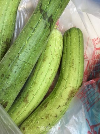 “润燥汤羹”丝瓜扇贝汤的做法步骤：1