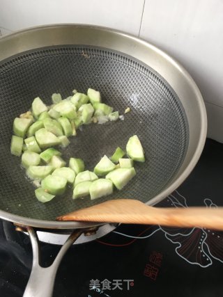 “润燥汤羹”丝瓜扇贝汤的做法步骤：8