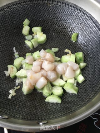 “润燥汤羹”丝瓜扇贝汤的做法步骤：9