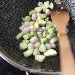 “润燥汤羹”丝瓜扇贝汤的做法步骤：10