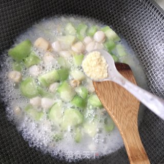 “润燥汤羹”丝瓜扇贝汤的做法步骤：14