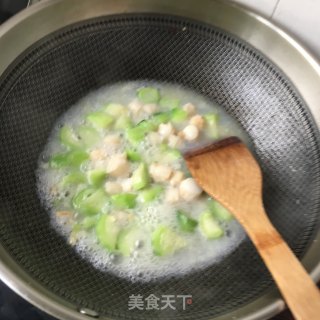 “润燥汤羹”丝瓜扇贝汤的做法步骤：15