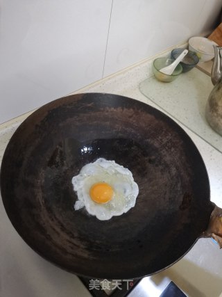 大饼夹鸡蛋的做法步骤：3