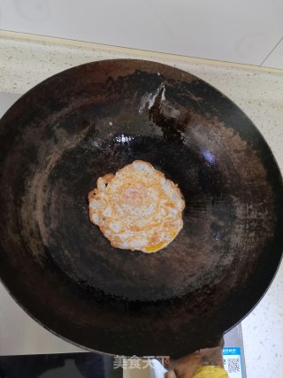 大饼夹鸡蛋的做法步骤：4