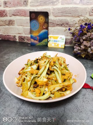 干锅五花肉炒有机花菜的做法步骤：8