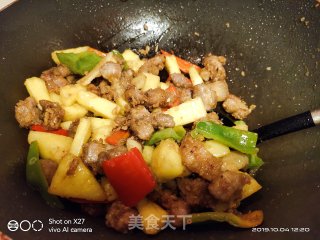 一道酸酸甜甜菠萝炒五花肉的做法步骤：11