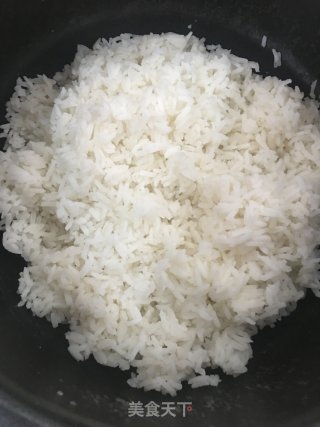虾仁咖喱炒饭的做法步骤：1