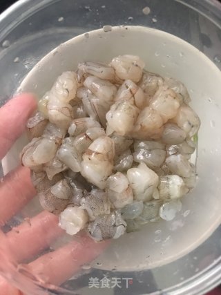 虾仁咖喱炒饭的做法步骤：3