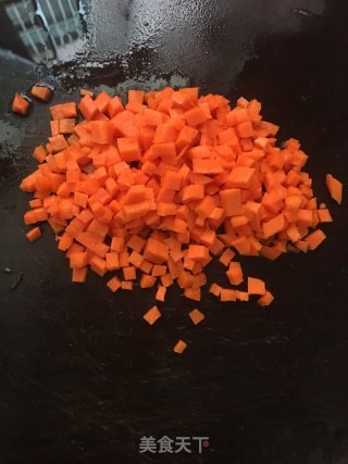 虾仁咖喱炒饭的做法步骤：4
