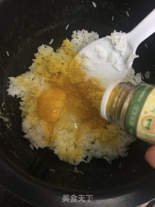 虾仁咖喱炒饭的做法步骤：7