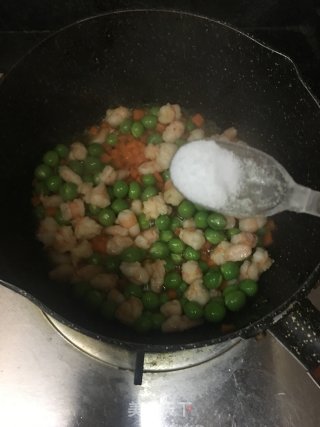 虾仁咖喱炒饭的做法步骤：12