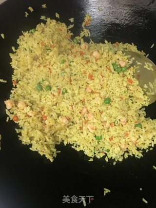 虾仁咖喱炒饭的做法步骤：16