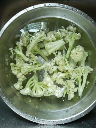白灼花菜的做法步骤：1