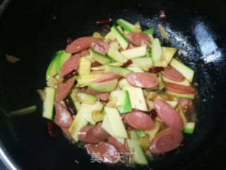 夏瓜炒火腿肠的做法步骤：7
