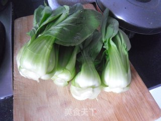 白灼油菜的做法步骤：1