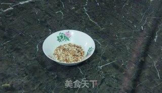 八宝粥系列之红谷粥的做法步骤：1
