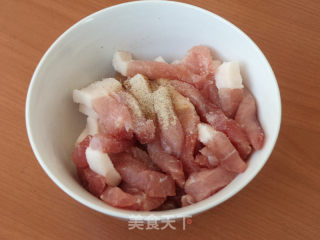 肉丝酸菜炖粉条的做法步骤：4