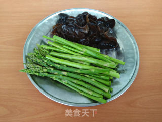芝麻酱拌芦笋的做法步骤：2