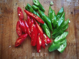 青红椒炒口蘑的做法步骤：4