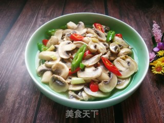青红椒炒口蘑的做法步骤：11