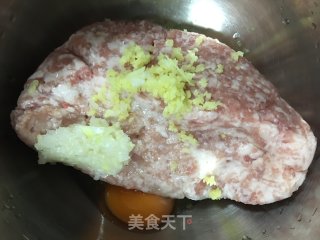油面筋塞肉烧青菜的做法步骤：1