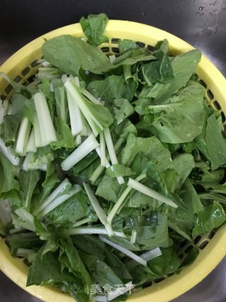油面筋塞肉烧青菜的做法步骤：5