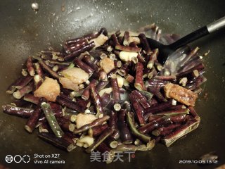肉片炒红豆角的做法步骤：4