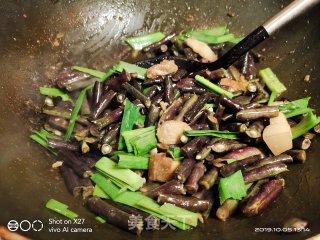 肉片炒红豆角的做法步骤：7