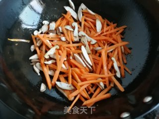 胡萝卜炒牛肉的做法步骤：4