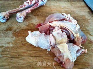 鸡腿烧香菇的做法步骤：1