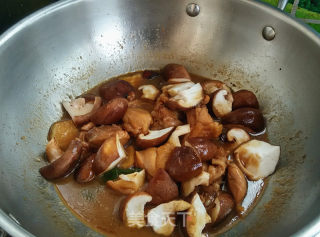鸡腿烧香菇的做法步骤：6