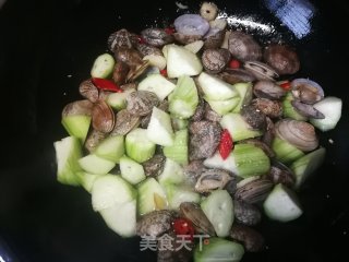 丝瓜炒花蛤的做法步骤：8