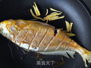 红烧黄花鱼的做法步骤：8