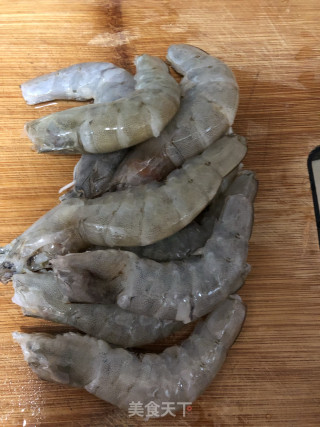 豆腐烧大虾的做法步骤：1