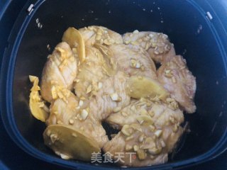 空气炸蒜香鸡翅的做法步骤：3