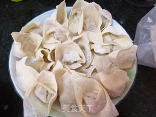 韭黄馄饨（紫菜蛋花汤底）的做法步骤：8