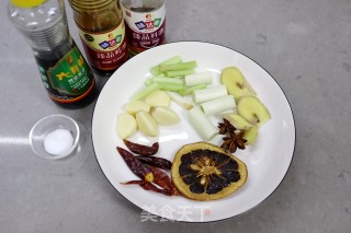 香菇腔骨一锅焖的做法步骤：4