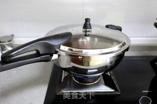 香菇腔骨一锅焖的做法步骤：9
