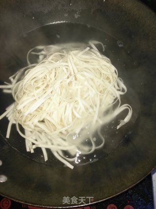 快手葱油面的做法步骤：3