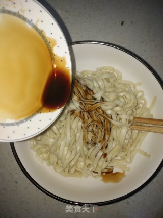 快手葱油面的做法步骤：5