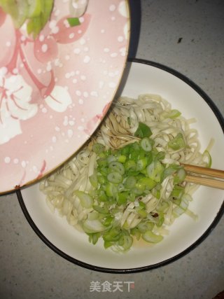 快手葱油面的做法步骤：6
