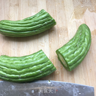 苦瓜炒章鱼腿的做法步骤：6