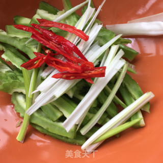 苦瓜炒章鱼腿的做法步骤：11