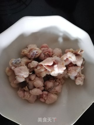 栗子炖鸡的做法步骤：1