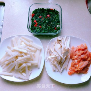 雪菜鸡肉炒年糕的做法步骤：5