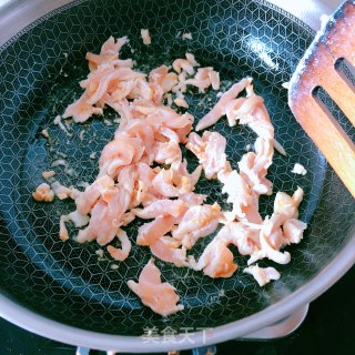雪菜鸡肉炒年糕的做法步骤：7