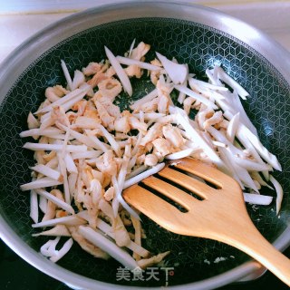 雪菜鸡肉炒年糕的做法步骤：8