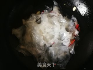 菜芯焖粉皮的做法步骤：6