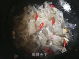 菜芯焖粉皮的做法步骤：7